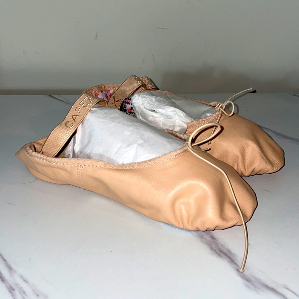 NEW Capezio Women Daisy Ballet Flat 6W